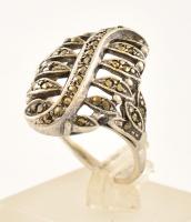 Ezüst(Ag) gyűrű, markazit díszítéssel, jelzett, méret: 58, bruttó: 6,8 g