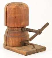 cca 1900 kalaptágító, működik, kis repedéssel, vas-fa, m: 28 cm, 28×16 cm