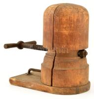 cca 1900 kalaptágító, működik, kis repedéssel, vas-fa, m: 28 cm, 28×16 cm