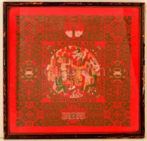 1970 A magyar nép felszabadulásának 25. évfordulójára, Kádár címeres, szocialista témájú szőttes, üvegezett fa keretben, 39x39 cm.