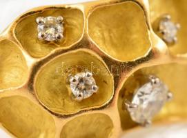 18k arany fülbevaló klipsz 2 nagyobb (0,46K) és 8 kisebb (0,26K) gyémánttal 15,57 g Dobozában, certi...