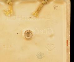 Hummel kisfiú békával, jelzett, kézzel festett, apró lepattanással, 12×12 cm