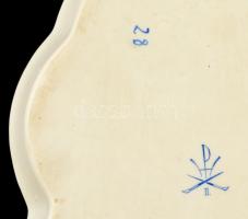 Herendi virágmintás porcelán tálka, kézzel festett, jelzett, kis kopásnyomokkal, 13,5×9 cm