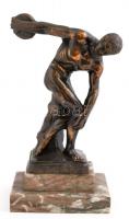 Jelzés nélkül: Diszkoszvető. Öntött bronz figura, apró hibával, márvány talapzaton, m: 19 cm