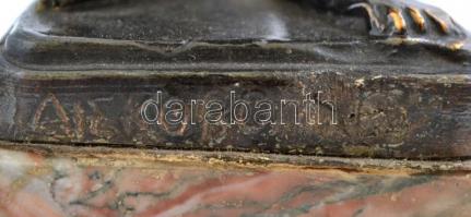 Jelzés nélkül: Diszkoszvető. Öntött bronz figura, apró hibával, márvány talapzaton, m: 19 cm