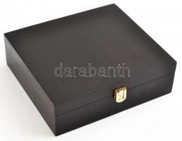 Bornyitó készlet, eredeti dobozában, jó állapotban