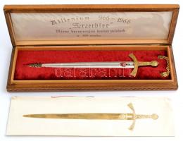 Lengyel koronázási kard, replika, leírással, fa dobozban, h: 25,5 cm