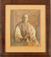 1928 Révász István kecskeméti tábori püspök, akit Horthy Miklós 1928-ban nevezett ki. Csillag fotó, Kecskemét. 24x17 cm Üvegezett keretben 30x36 cm