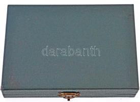 DN "Postás Sport Egyesület 1899-1974" aranyozott fém(?) plakett (99x67mm) + "Postás 7...