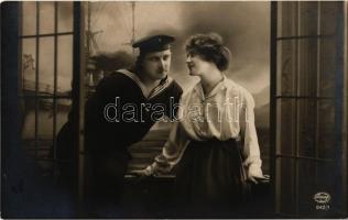 26 db régi motívumlap: romantikus, humoros lapok, hölgyek, művészlapok, néhány litho; vegyes minőség...