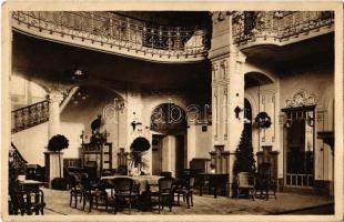 Tátralomnic, Tatranska Lomnica (Tátra); Vestibul Grandhotelu Praha / Prága Nagy Szálloda, csarnok belső / hotel interior, lobby, hall