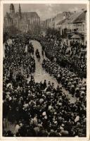 1938 Kassa, Kosice; bevonulás magyar zászlókkal / entry of the Hungarian troops with Hungarian flags