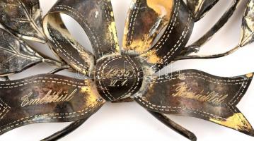 1935 Babérkoszorús emlék, felirattal, sérült, 17×16 cm