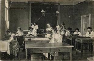 Budapest XIV. Amizoni országos magyar nőnevelő intézet, kézimunka terem, kert. Amerikai út 32. - 2 d...