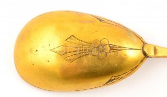 Ezüst (Ag.) nyeles díszes réz kanál, jelzett, h: 27,5 cm, bruttó 119 g