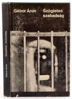 Gábor Áron: Szögletes szabadság. Los Angeles-München-Sydney-New York, 1980, XX Század. Harmadik kiadás. Kiadói egészvászon-kötés, kiadói kopott papír védőborítóban. Emigráns kiadás.