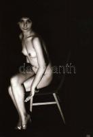 cca 1978 Női kisugárzás, szolidan erotikus felvételek, 13 db vintage negatív + 3 db vintage fotó és/...