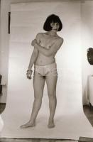 cca 1980 Szép az élet, ha széppé teszed, szolidan erotikus felvételek, 7 db vintage negatív (24,36 m...