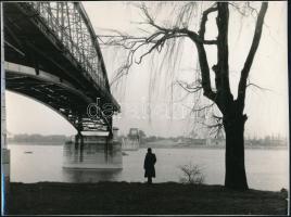 cca 1950 A ,,Csonkahíd" Esztergom alatt, vintage fénykép,  17,5x23,5 cm