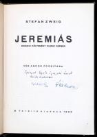 Zweig, Stefan: Jeremiás. Drámai költemény kilenc képben. Vér Andor fordítása. Aláírt, a fordító által dedikált. [Bp.], 1933. Fordító. 159 p. Kolofon: ,,Ebből a könyvből száz kézzel számozott példány készült könyvgyűjtők részére famentes papíron, egész vászonkötésben, a szerző és fordító saját kezű aláírásával. Ez a könyv az 51. számot kapta. Aranyozott, gerincénél kissé elszakadt egészvászon kötésben.