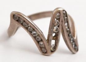 5 db ezüst (Ag.) gyűrű kő berakásokkal, jelzettek, méret: 52-57, összesen bruttó 23,3 g