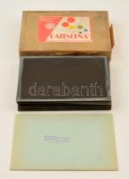 cca 1940-es években készült 17 db vintage üveglemez negatív, a kiskunfélegyházi Marika fotóműterem hagyatékából (Mosonyi Antalné felvételei), sokféle téma: kovácsmester háza előtt, gyors és gépíró iskola, viseletek, rokka, foci csapat, cigányzenészek, stb..., 9x12 cm és 10x15 cm