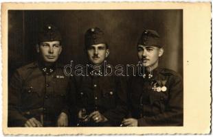 1944 Emlék a frontról! Magyar katonák műtermi fotója Kaluszban (Ukrajna) / WWII Hungarian soldiers in Kalush (Ukraine). Photo Kunst photo