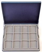 Az Éremművészeti Intézet éremtartó kazettája 1 kivehető tálcával, összesen 24 férőhellyel használt, ...