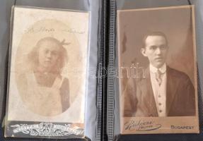 cca 1880-1900 16 db vizitkártyát tartalmazó albumocska plusz néhány papírkép