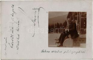 1912 Tátralomnic, Tatranská Lomnica (Tátra, Magas Tátra, Vysoké Tatry); lépcsőnél ülő férfi / man sitting by the stairs. photo