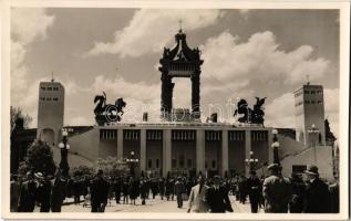 1938 Budapest XXXIV. Nemzetközi Eucharisztikus Kongresszus főoltára a Hősök terén / 34th International Eucharistic Congress