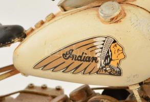 Indian motorkerékpár makett, fém, kopásokkal, h: 41 cm