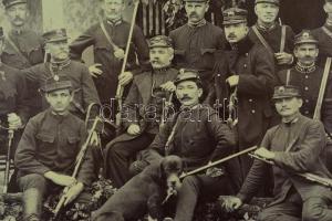 cca 1910 Magyar Királyi Pénzügyőrség katonái nagymérető tabló kép 30x24 cm Kartonon, kis beszakadáss...