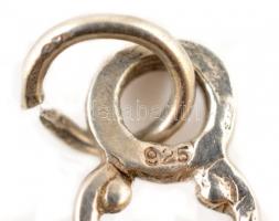 Ezüst(Ag) zöld köves zsebóralánc dísz, jelzett, h: 3,5 cm, bruttó: 10,2 g