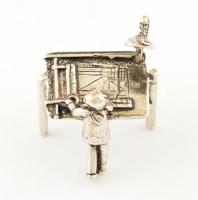 Ezüst(Ag) miniatűr tervezőasztal emberrel, jelzés nélkül, 2×2,5 cm, nettó: 5,5 g