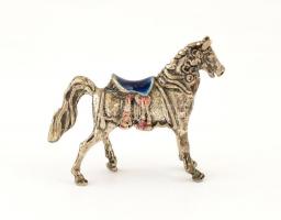 Ezüst(Ag) miniatűr ló, jelzett, 4,5×4 cm, bruttó: 17,8 g