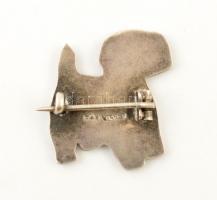 Ezüst(Ag) zománcozott kutyus kitűző, jelzett, 2,5×2 cm, bruttó: 7,7 g