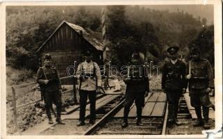 1939 Terebesfejérpatak, Terebes (Trebusa), Dilova; magyar-román határ katonákkal, határőrökkel. Kiadja Landau Salamon. Turul fotóriport / Hungarian-Romanian border with soldiers, border guards + kétnyelvű bélyegző / bilingual cancellation (EM)