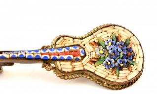 2 db antik melltű, az egyik mikromozaikos díszítéssel, sérült, h: 5 és 6,5 cm