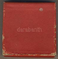 1958. "Önkéntes tűzoltói szolgálatért" kitüntetés szalaggal + 1963-64. "Eredményes Pr...