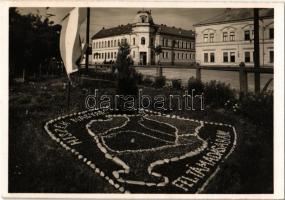 Beregszász, Berehove; Posta és Pénzügyi Palota, előtérben Országzászló, Hiszek Magyarország feltámadásában! irredenta. Magyar könyvesbolt kiadása / post office, Financial Palace, Hungarian flag, irredenta