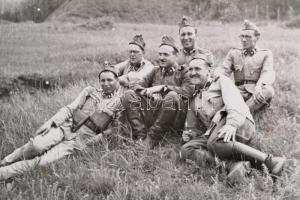 1931-1944 Vegyes katonai fotó tétel, 9 db, 13x8 cm és 6x6 cm közötti méretben