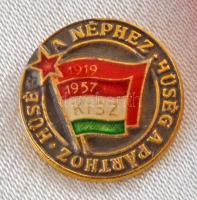 1957. "KISZ Hűség a Néphez Hűség a Párthoz" zománcozott kitüntetés mellszalaggal és miniat...