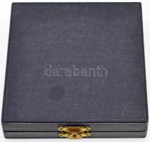 ~1980. "Bánki Donát Gépipari Műszaki Főiskola" fém emlékplakett eredeti tokban, mellette 2...