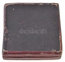 Lőrincz István (1901-1985) 1931. "Házasságkötésünk emlékére" ezüstözött Br emlékérem (50mm...