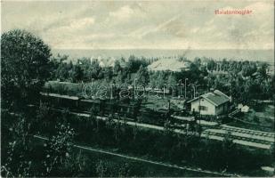 Balatonboglár, vasútvonal egy részlete vonattal, gőzmozdony