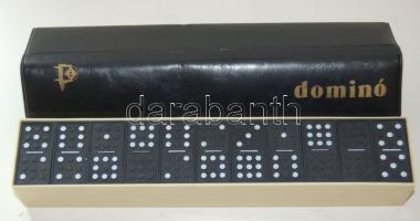 Hiánytalan dominó készlet