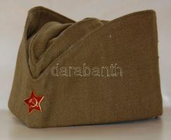 Szovjet katonasapka eredeti sapkajelvénnyel