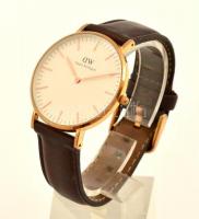 Daniel Wellington karóra, bőr szíjjal, vízálló, karcolással, működik, d: 3,5 cm