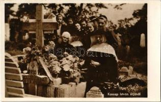 31 db régi Kaszap Istvánnal kapcsolatos képeslap, nagy része ritkán látható képek a temetéséről; köz...